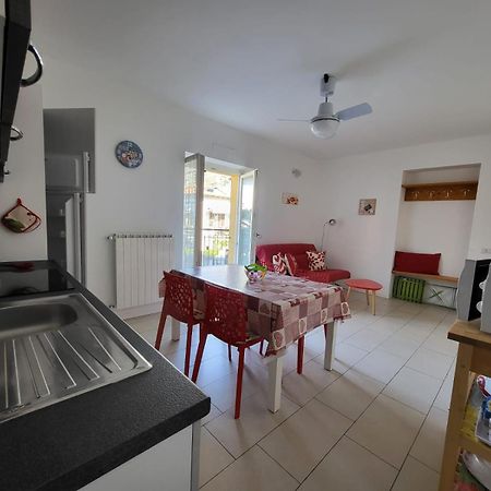 Red Apartment - Residenza Silvana Verbania Eksteriør billede